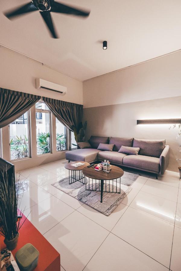 J Residence Banting  Exterior foto