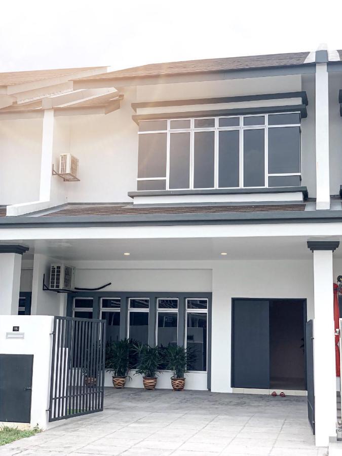 J Residence Banting  Exterior foto